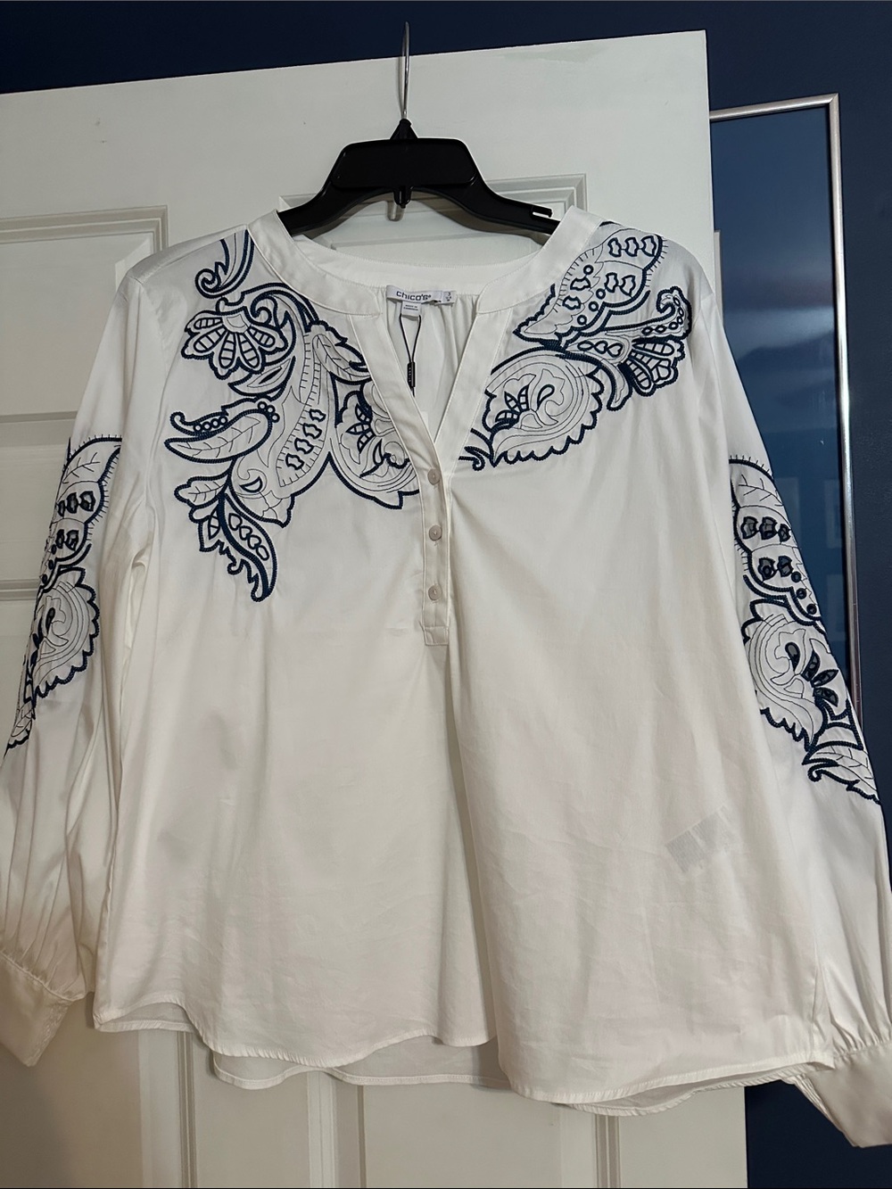NWT Chico's White Tunic Top with Teal/Navy Floral Embroidery